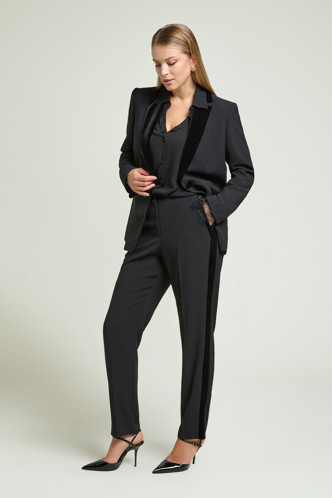 PANTALONI IN CREPE CON DETTAGLI IN VELLLUTO