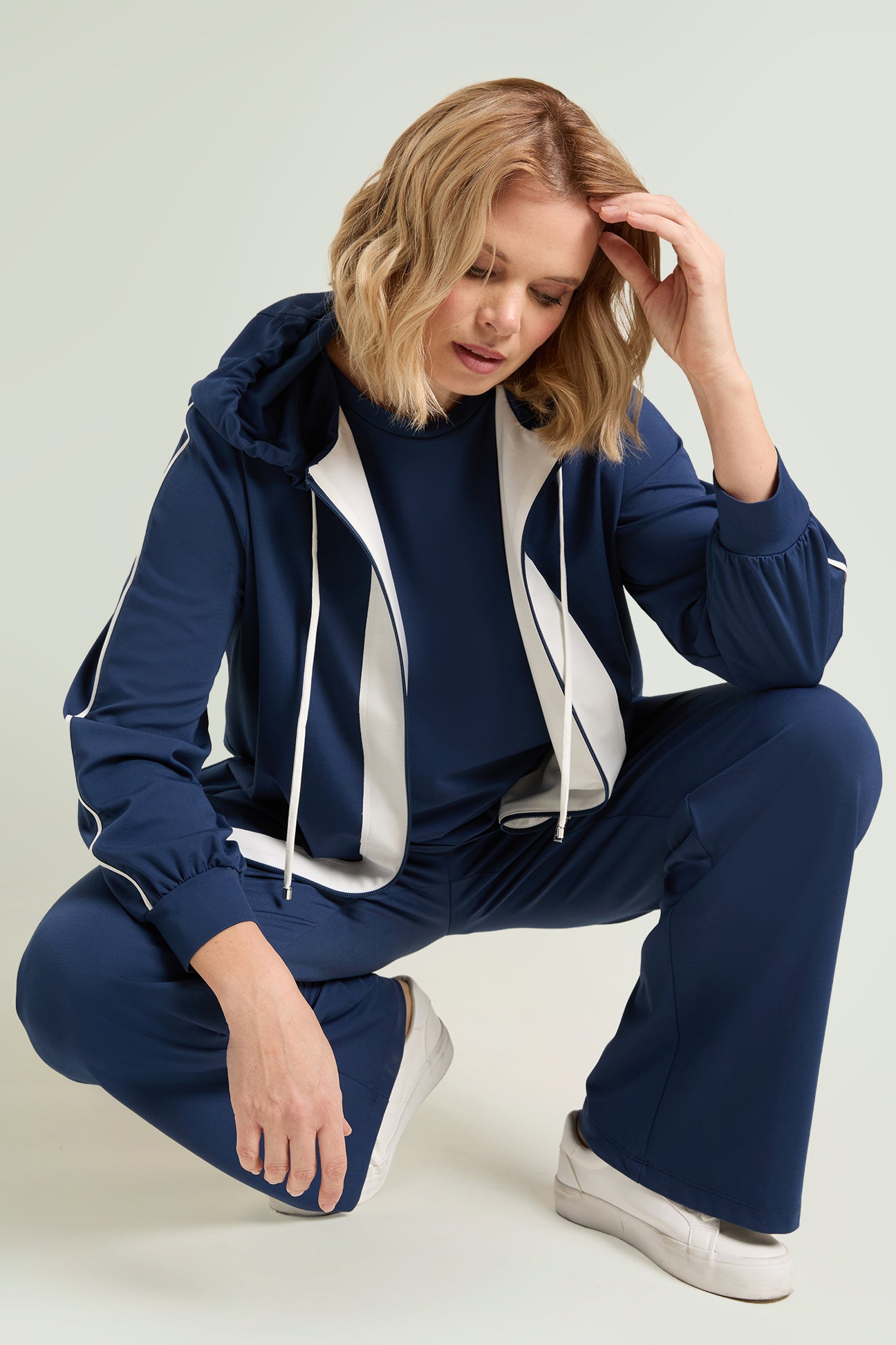 FELPA IN TECNOVISCOSA CON CAPPUCCIO