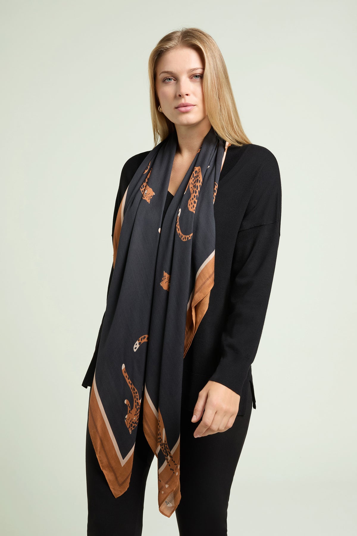 SCIARPA-FOULARD CON STAMPA ANIMALIER FIGURATIVA