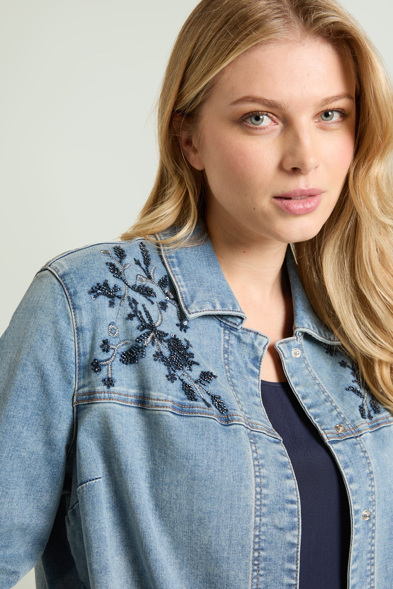 GIACCA IN DENIM RICAMATA