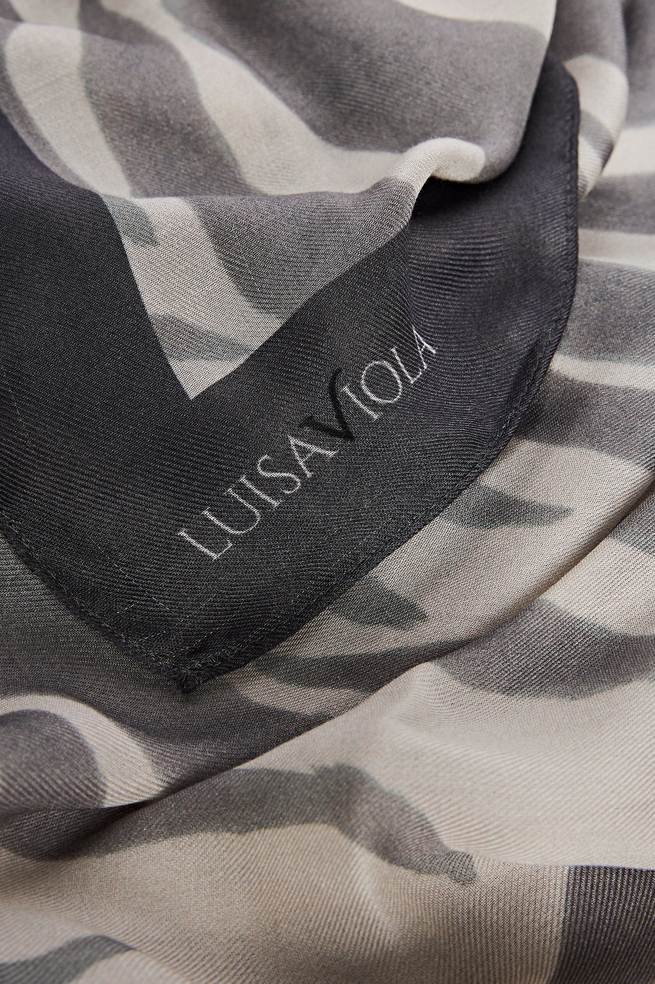 SCIARPA FOULARD CON STAMPA ANIMALIER