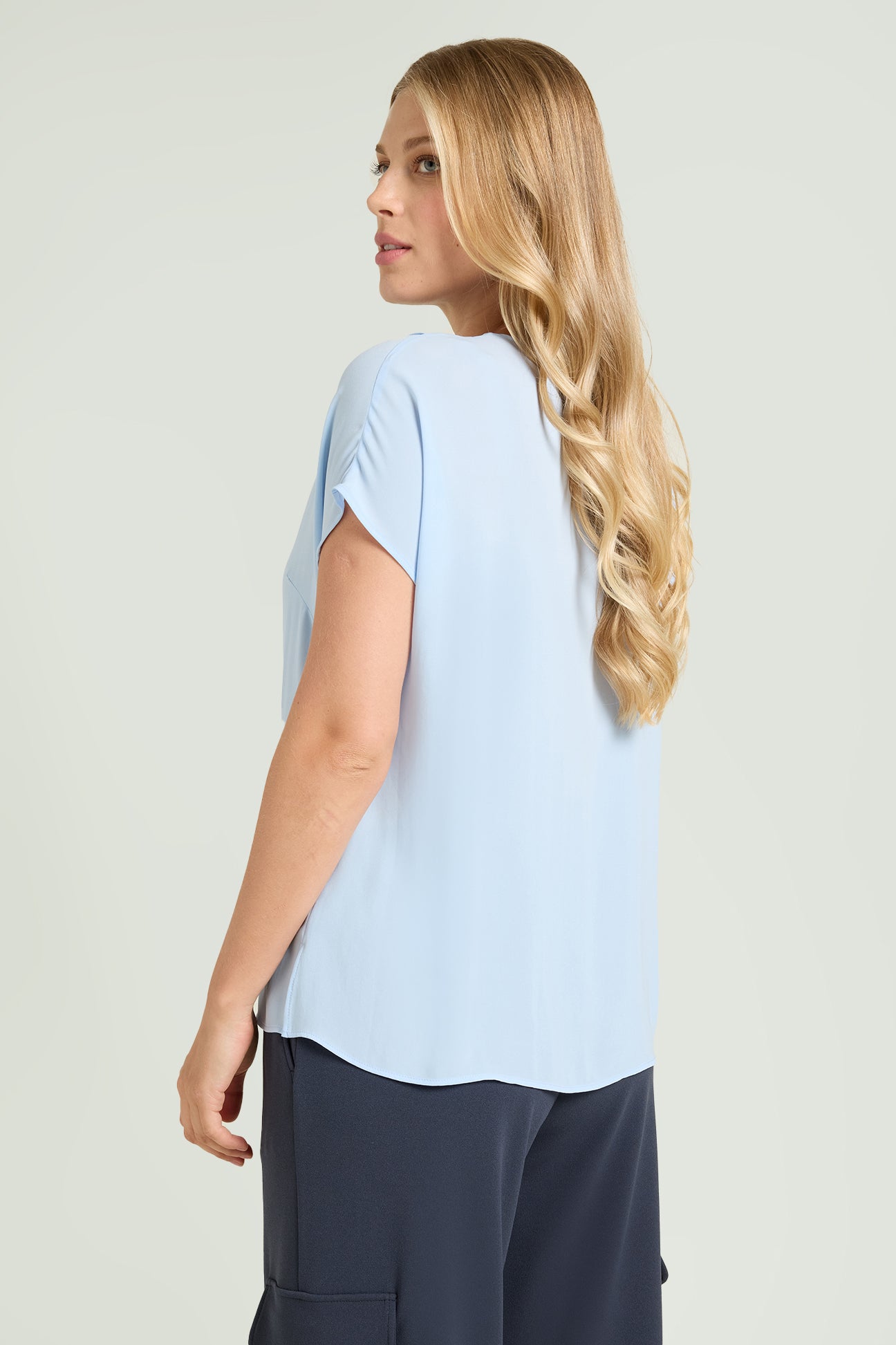 BLUSA CON VOLANT