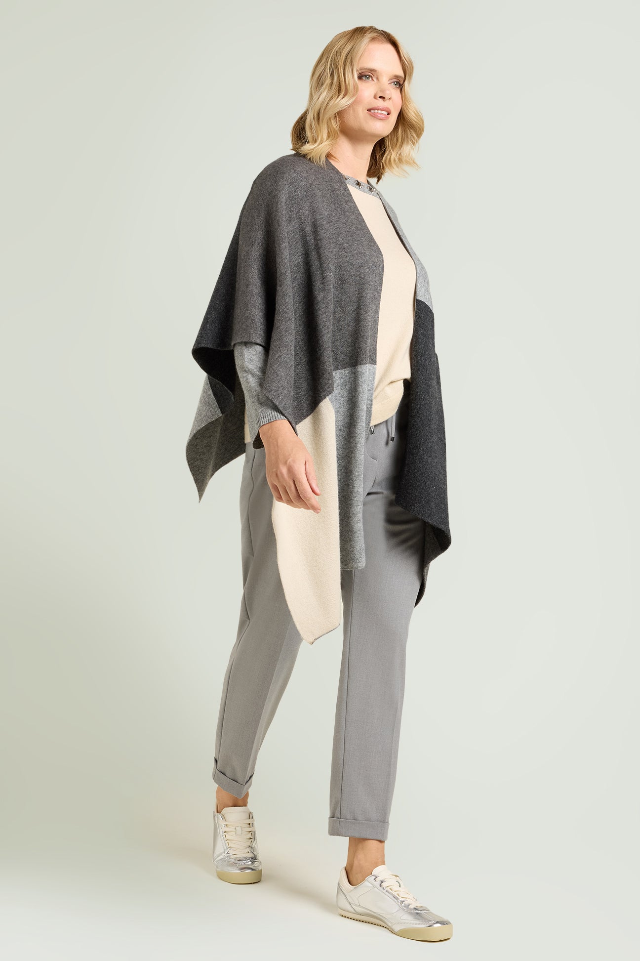 MANTELLA IN MAGLIA COLOR BLOCK