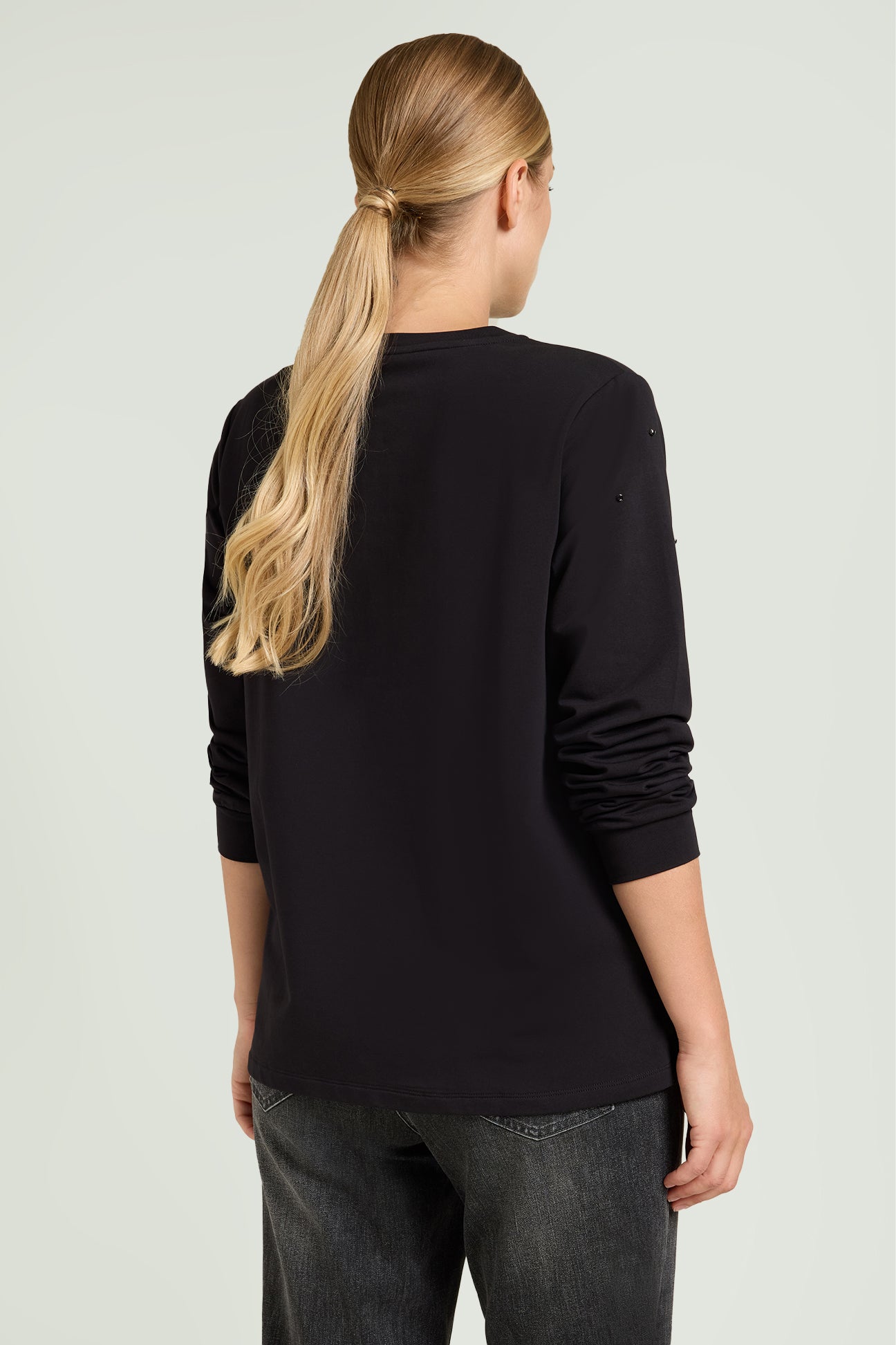 FELPA RICAMATA A MANO