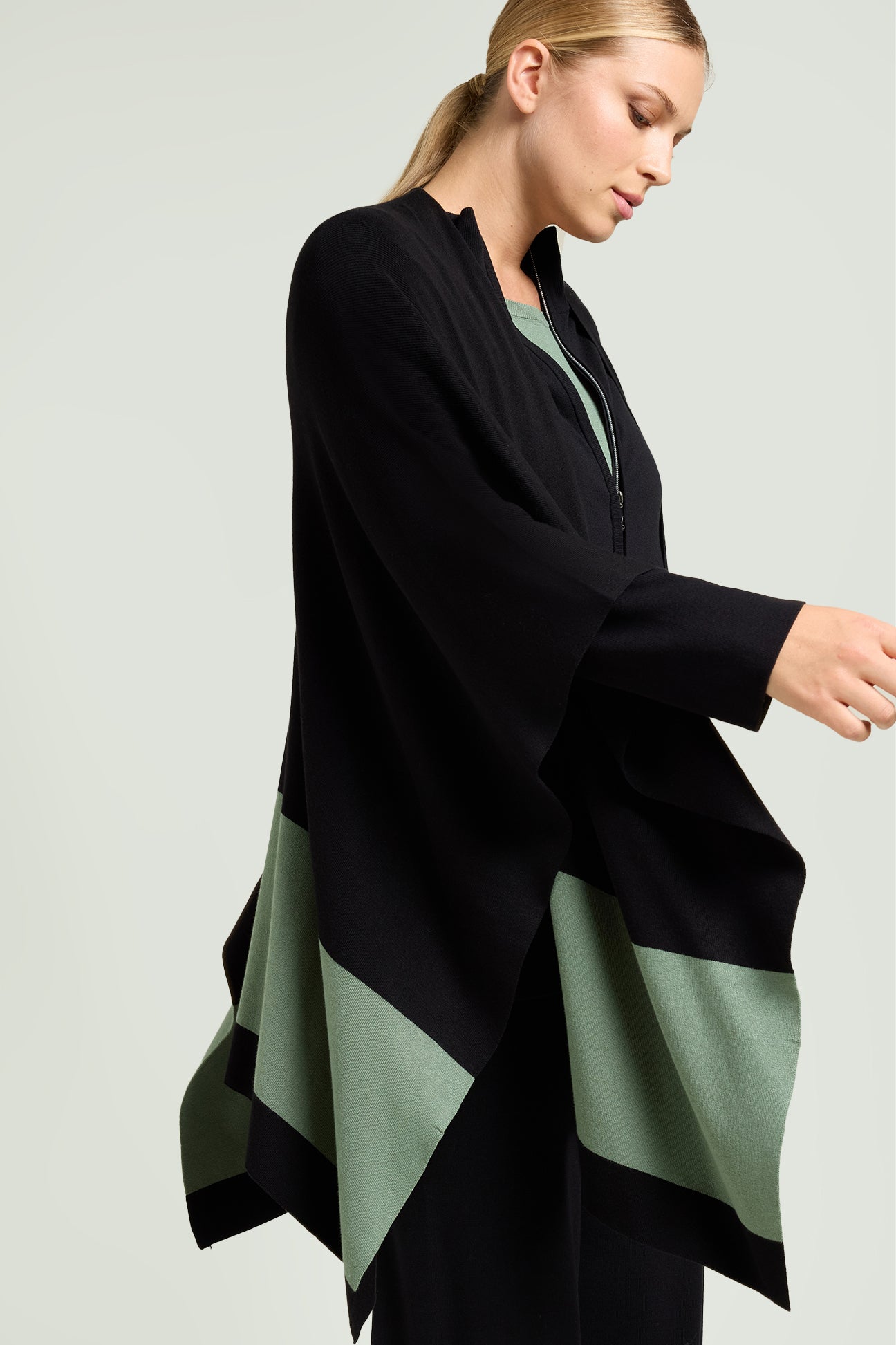 MANTELLA COLOR BLOCK