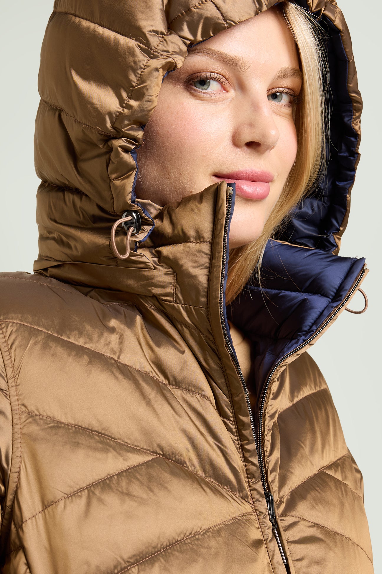 PIUMINO REVERSIBILE IN NYLON CANGIANTE