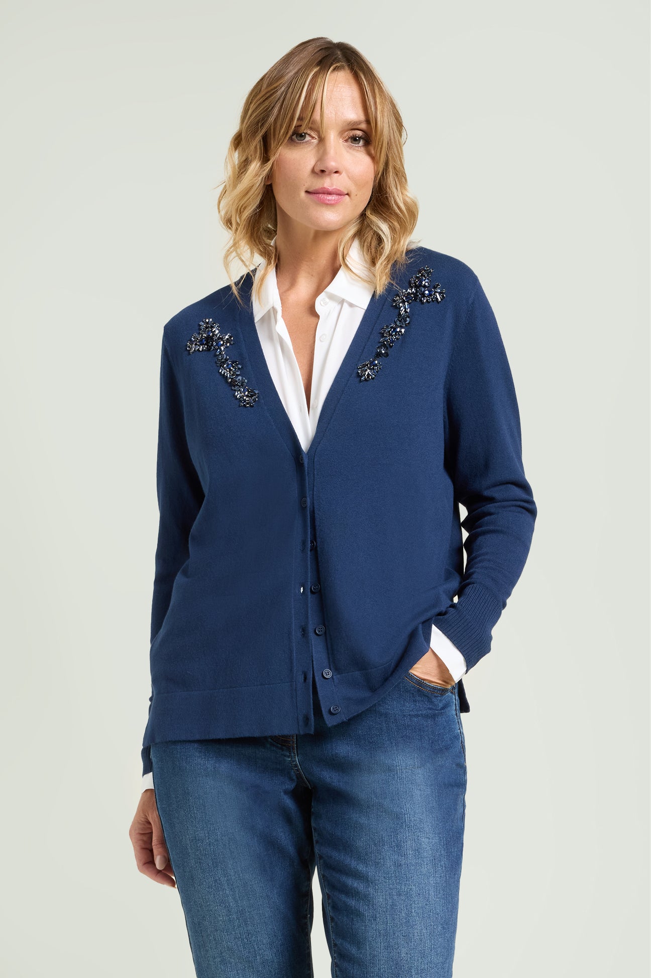 CARDIGAN RICAMATO A MANO