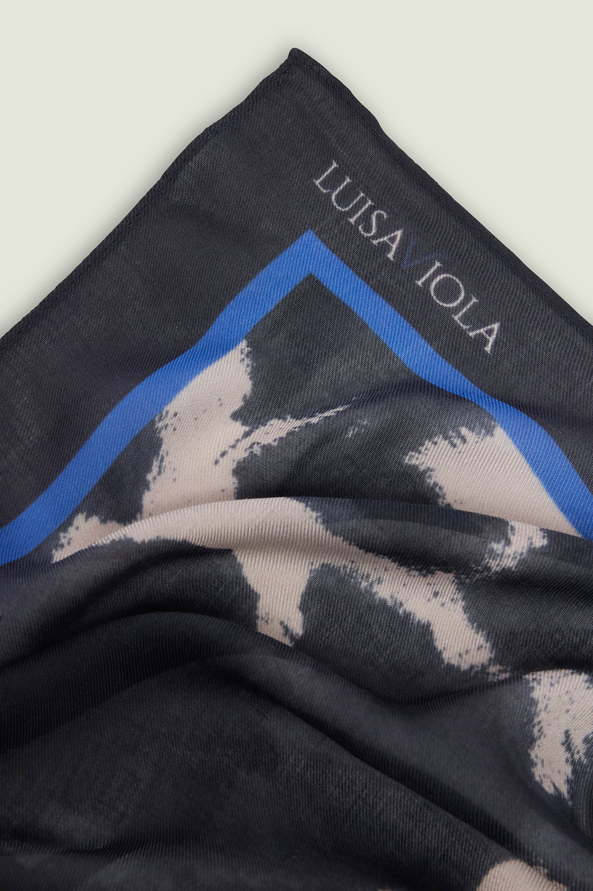 SCIARPA-FOULARD CON STAMPA ANIMALIER