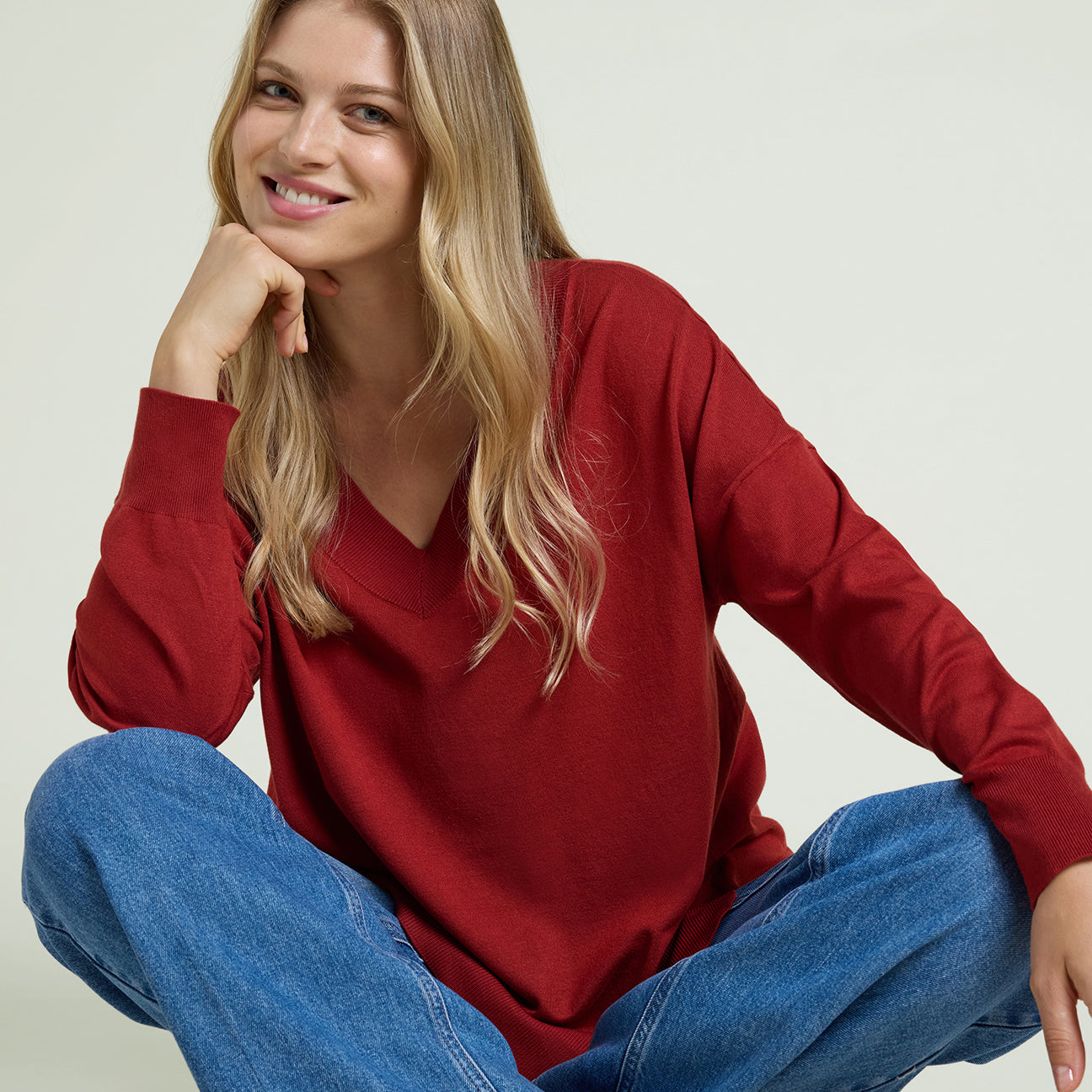 MAGLIA IN VISCOSA COMFORT CON SCOLLO A "V"