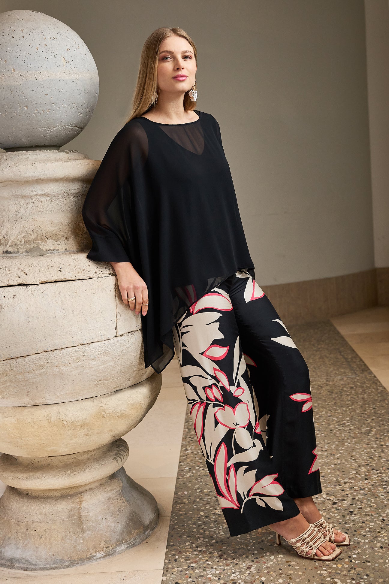 PANTALONI IN SATIN STAMPATO