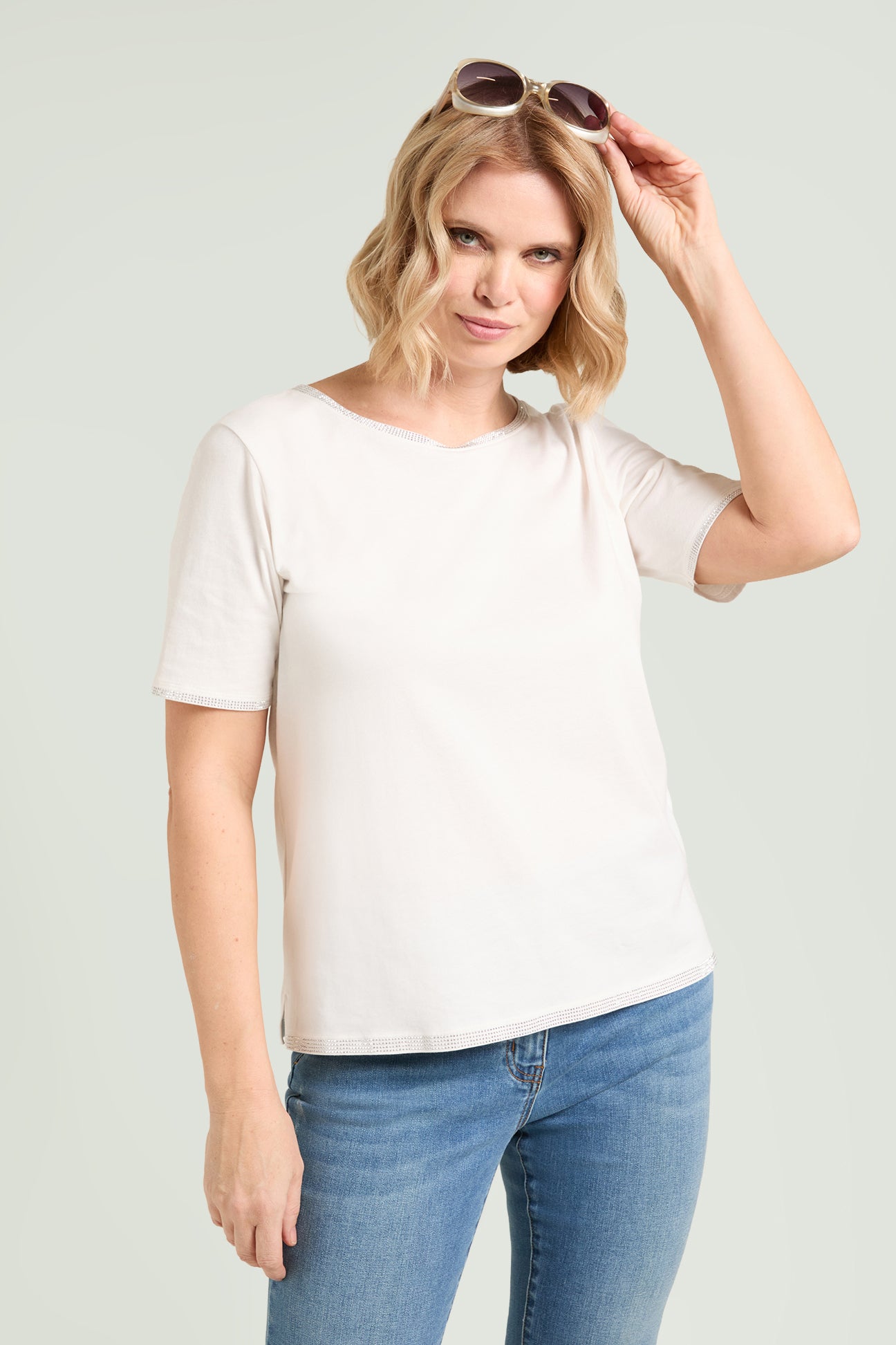 T-SHIRT CON PUNTI LUCE