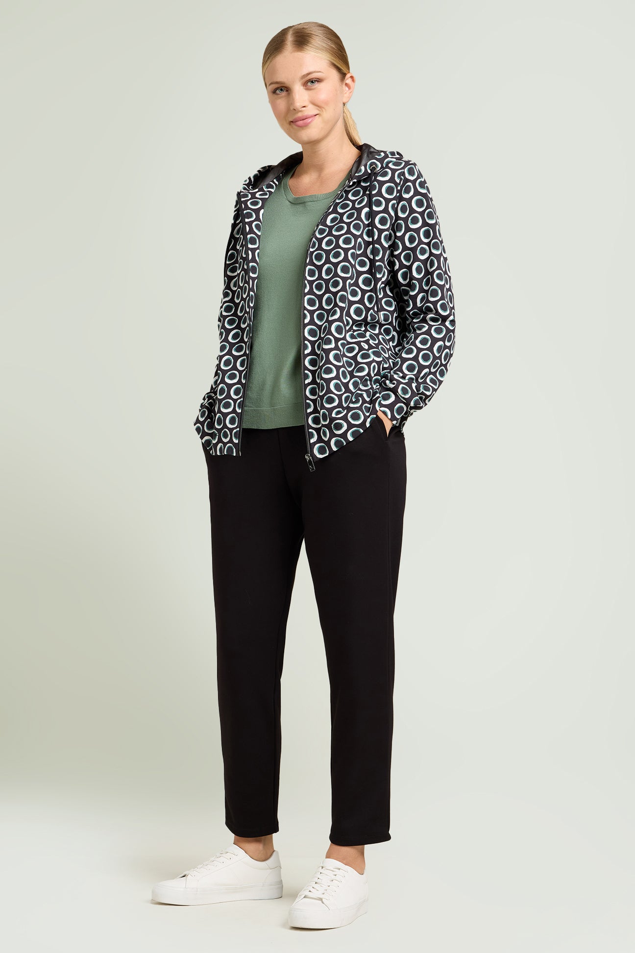 FELPA STAMPATA CON CAPPUCCIO