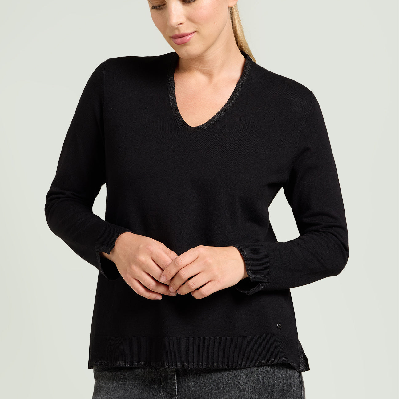 MAGLIA CON SCOLLO A "V" IN VISCOSA COMFORT