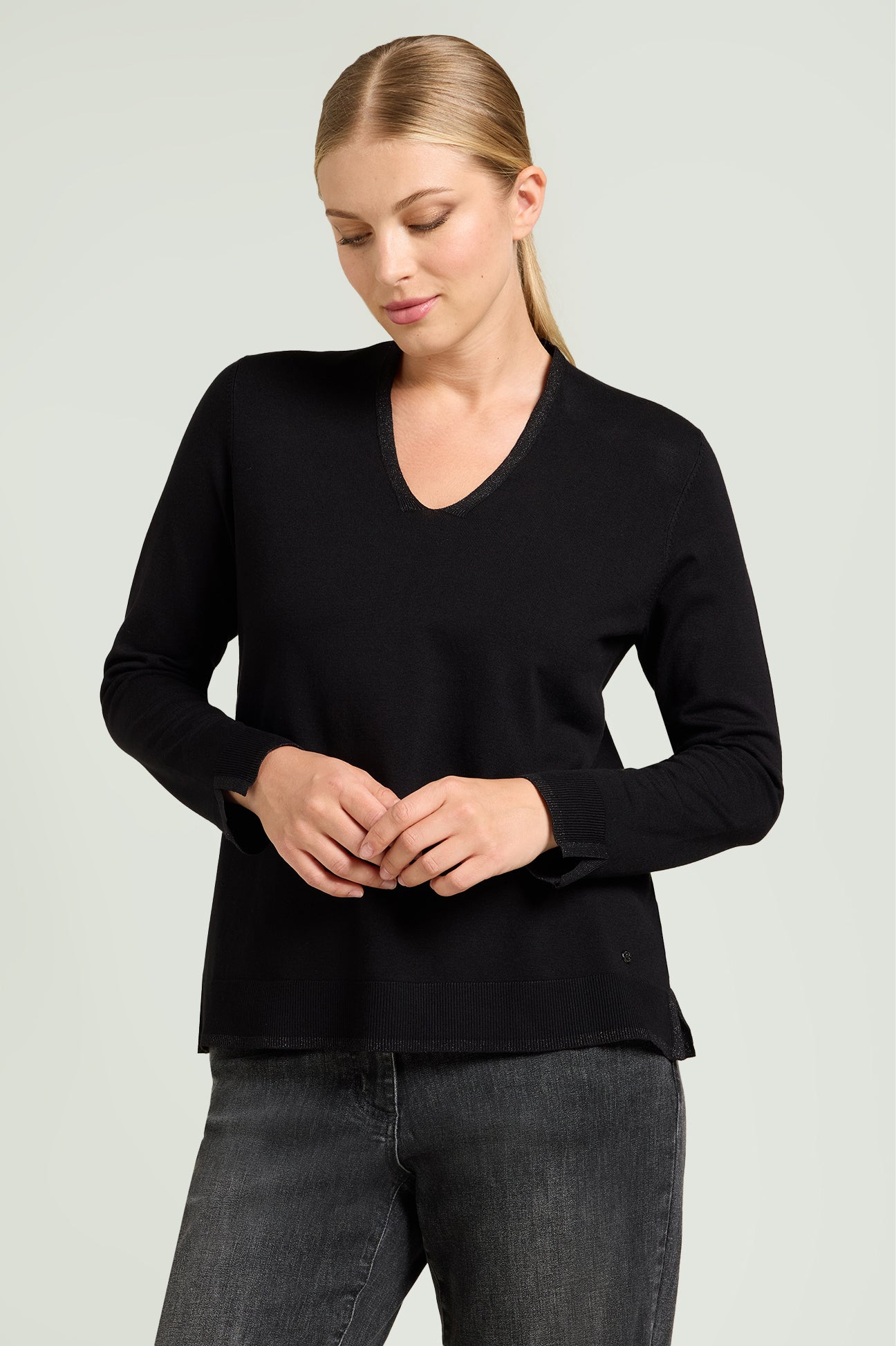 MAGLIA CON SCOLLO A "V" IN VISCOSA COMFORT