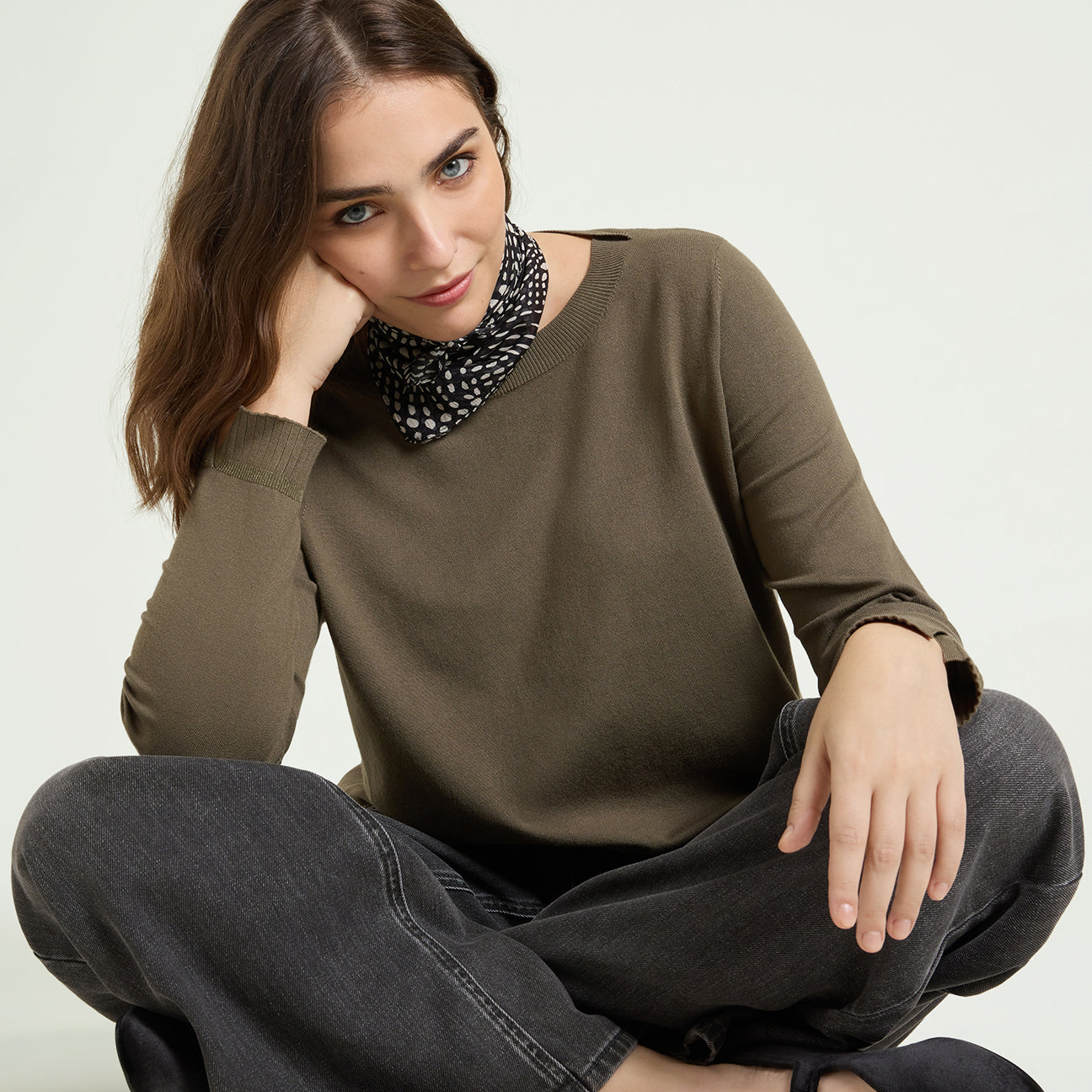MAGLIA IN VISCOSA COMFORT CON SCOLLO A BARCHETTA