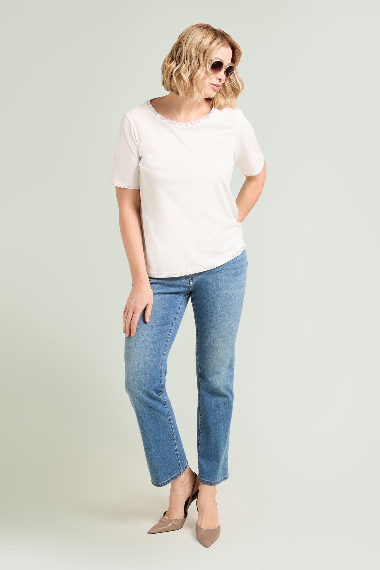 T-SHIRT CON PUNTI LUCE