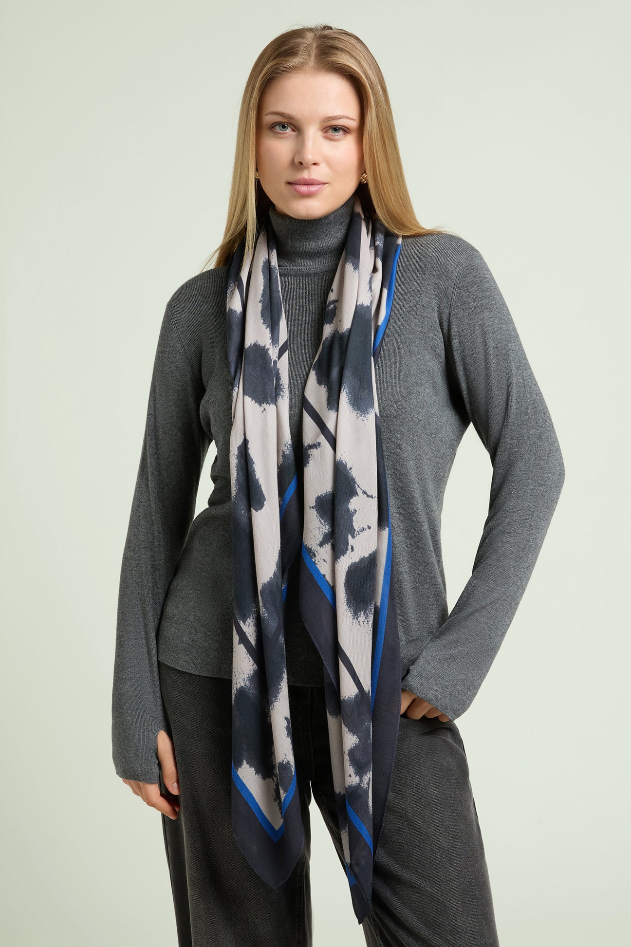 SCIARPA-FOULARD CON STAMPA ANIMALIER