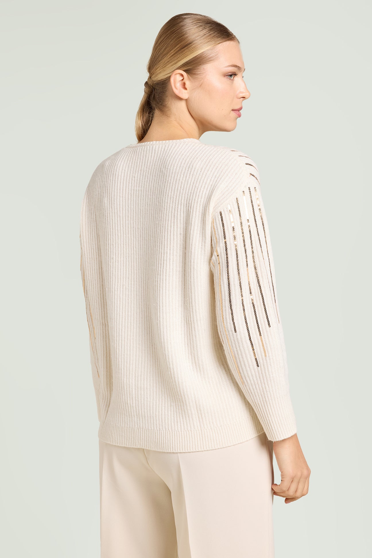 MAGLIA RICAMATA CON PAILLETTES DEGRADE'