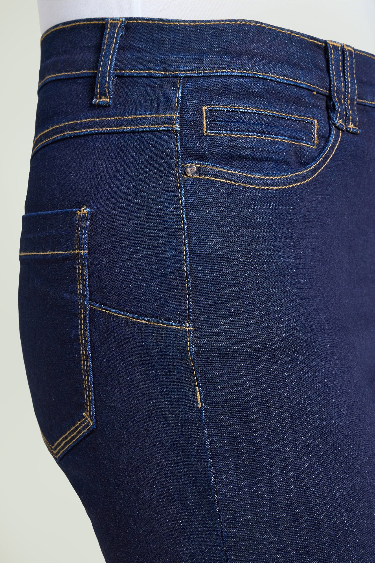 TAILORED JEANS
