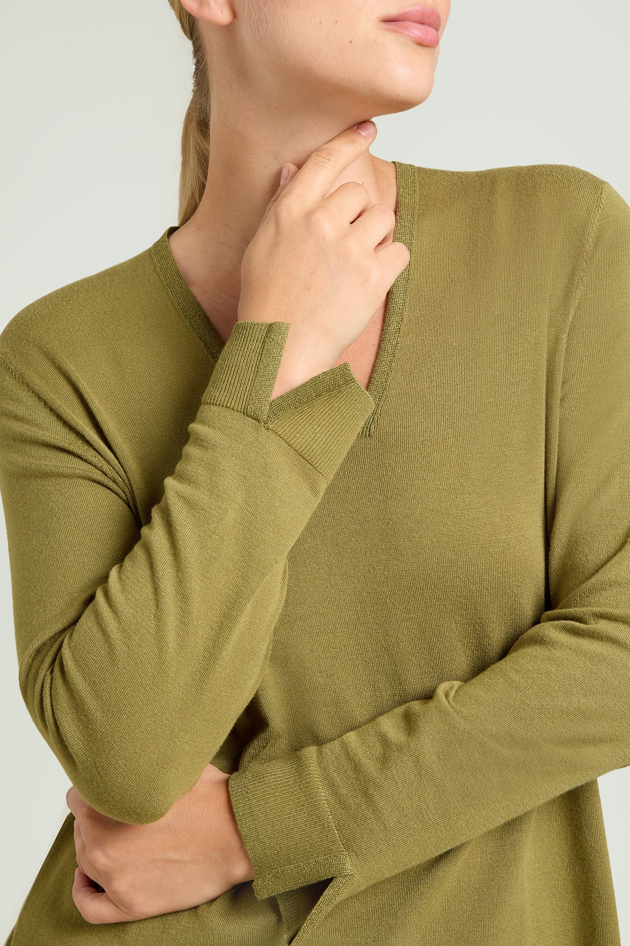 MAGLIA CON SCOLLO A "V" IN VISCOSA COMFORT