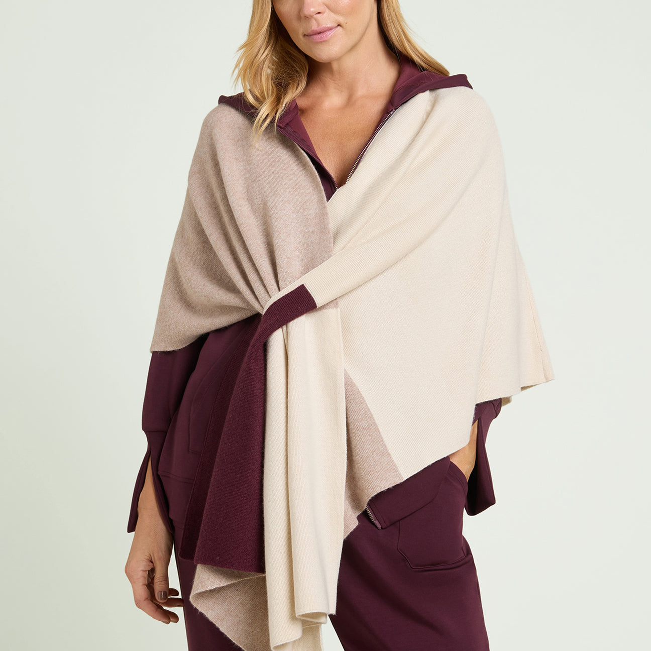 MANTELLA IN MAGLIA COLOR BLOCK