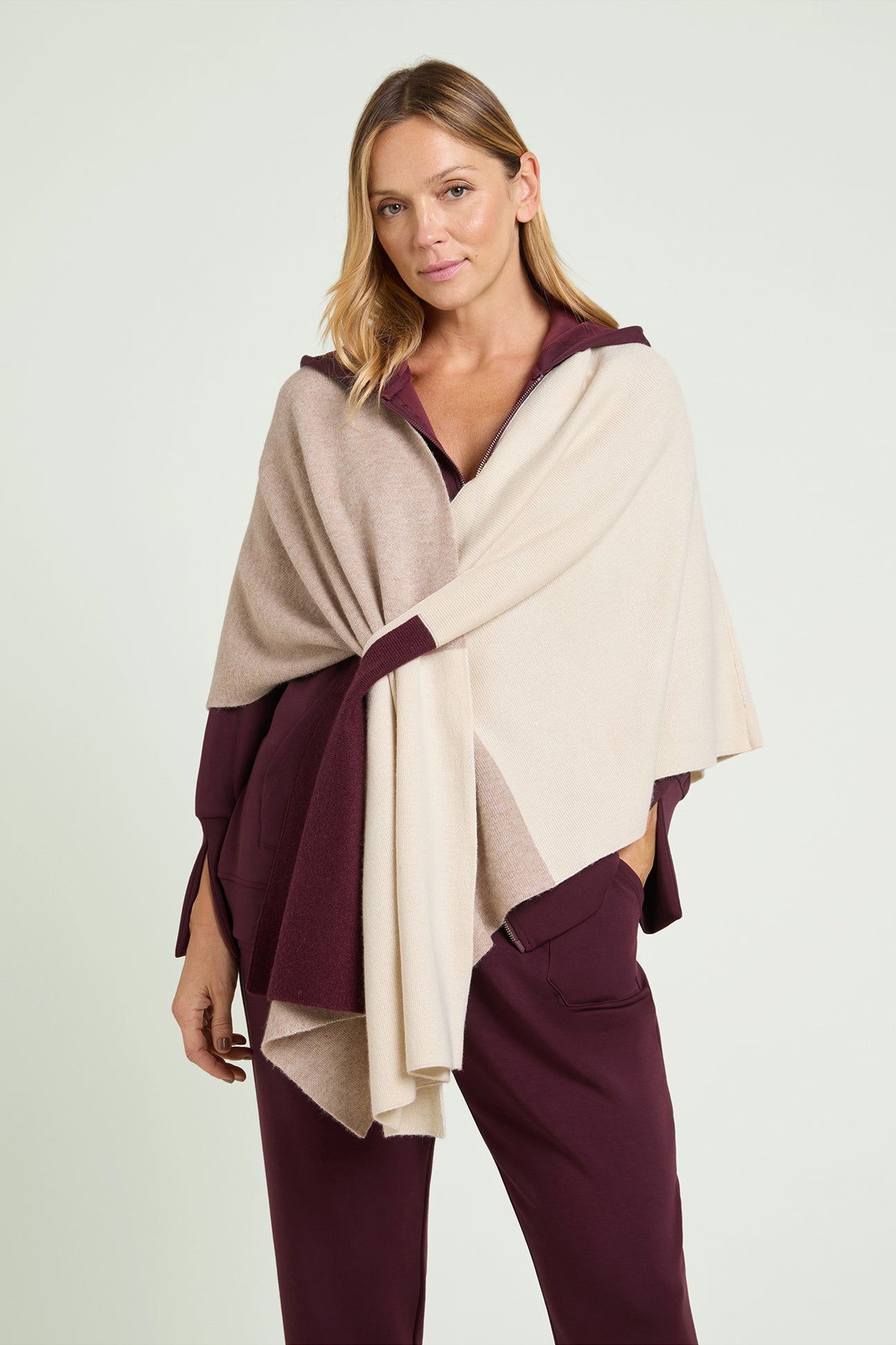 MANTELLA IN MAGLIA COLOR BLOCK
