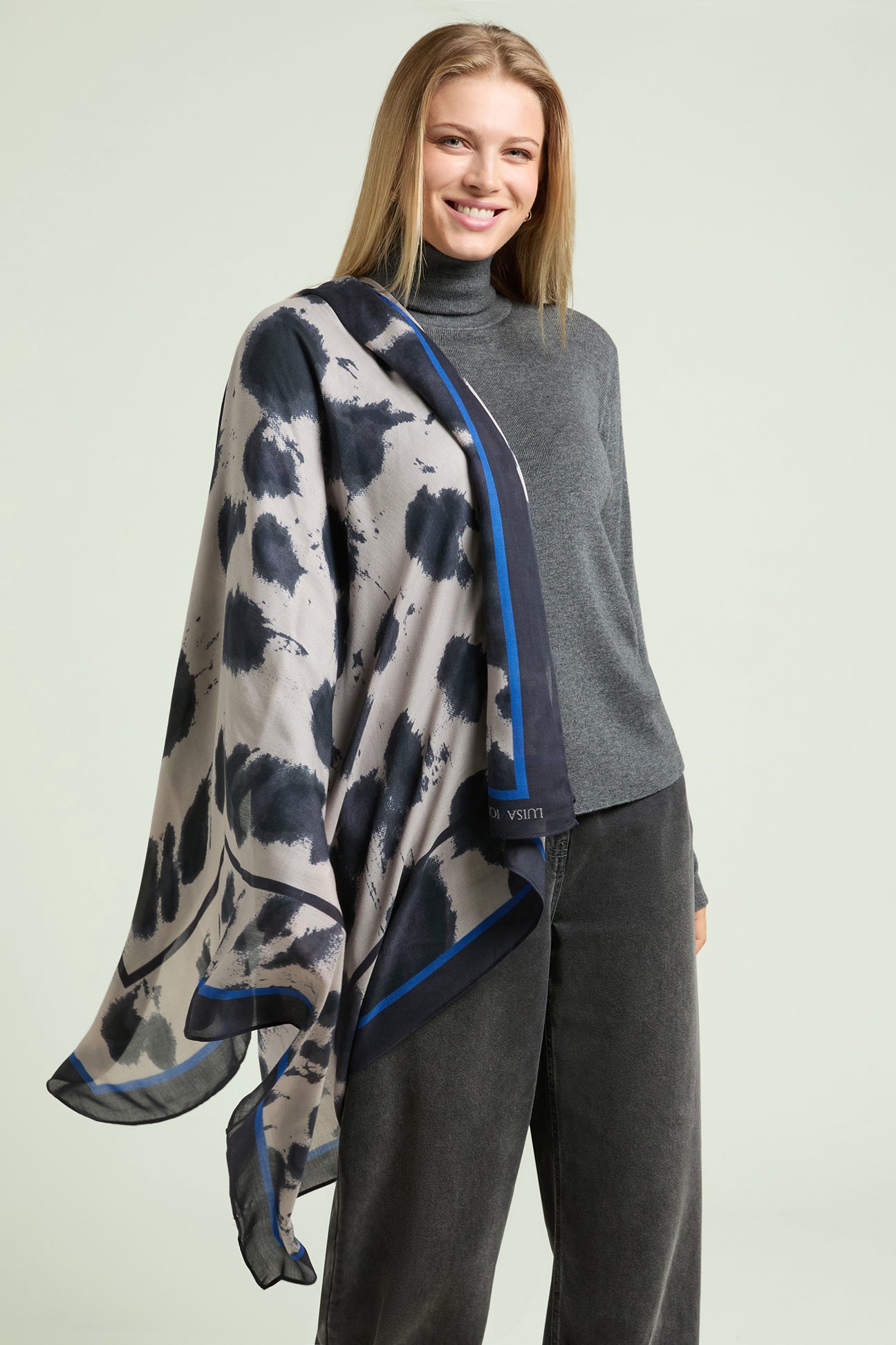 SCIARPA-FOULARD CON STAMPA ANIMALIER