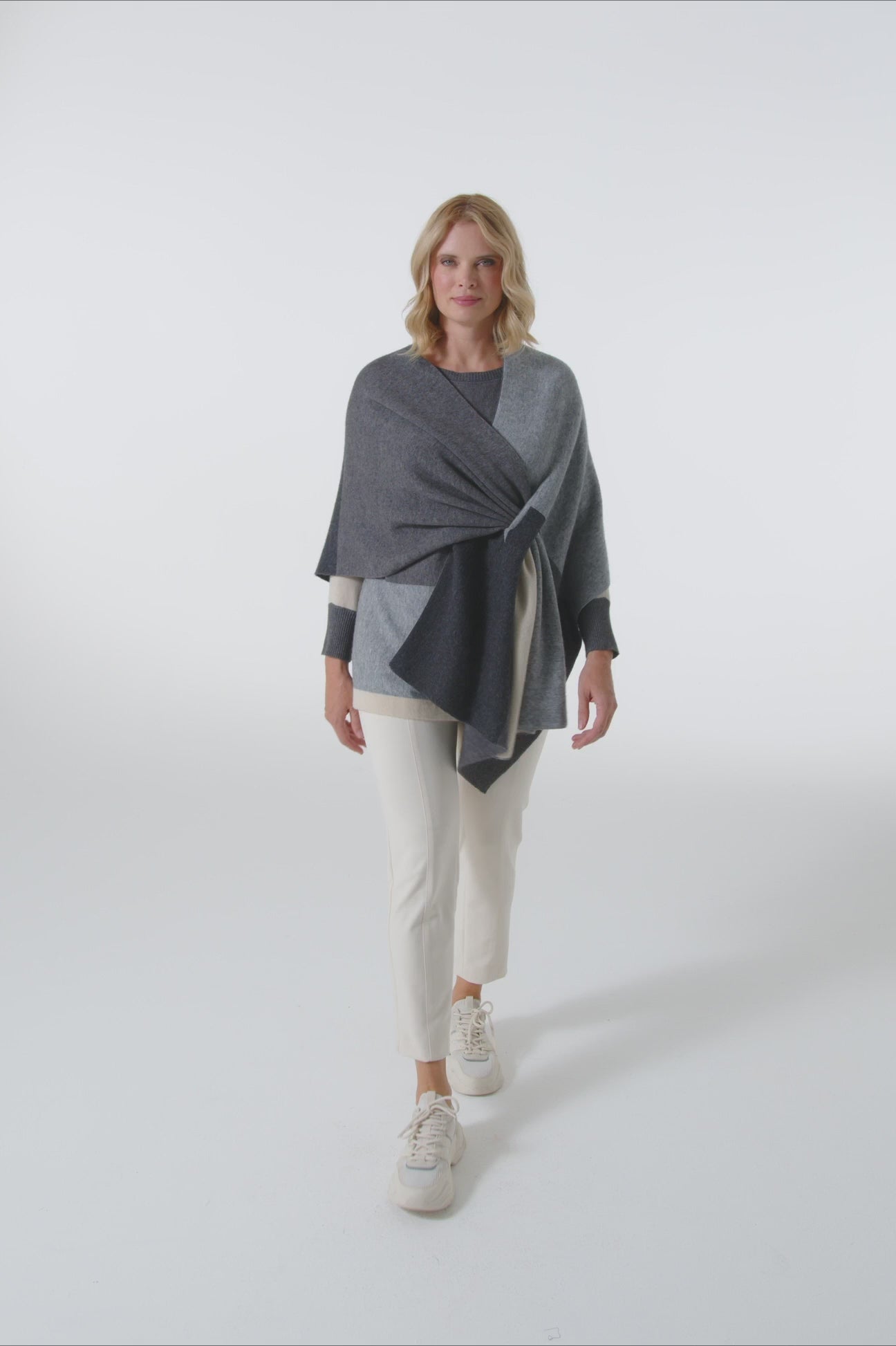 MANTELLA IN MAGLIA COLOR BLOCK