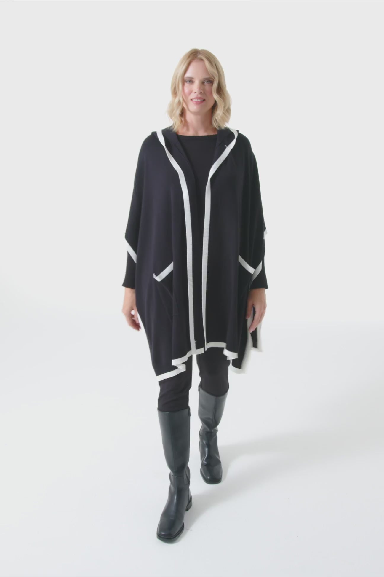 MANTELLA CON BORDI A CONTRASTO